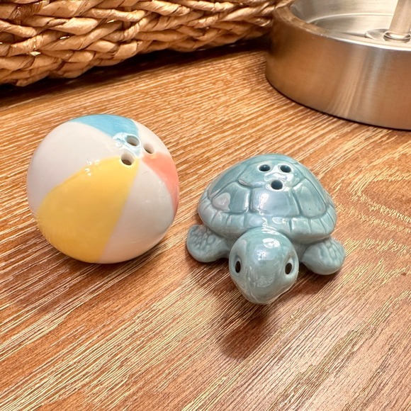 Beach Ball & Turtle Salt and Pepper Shakers Ceramic Kitchen Decor NWOT - Picture 1 of 3